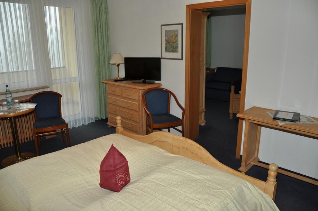 Hotel Am Wald -Garni- 엘제스버그 외부 사진