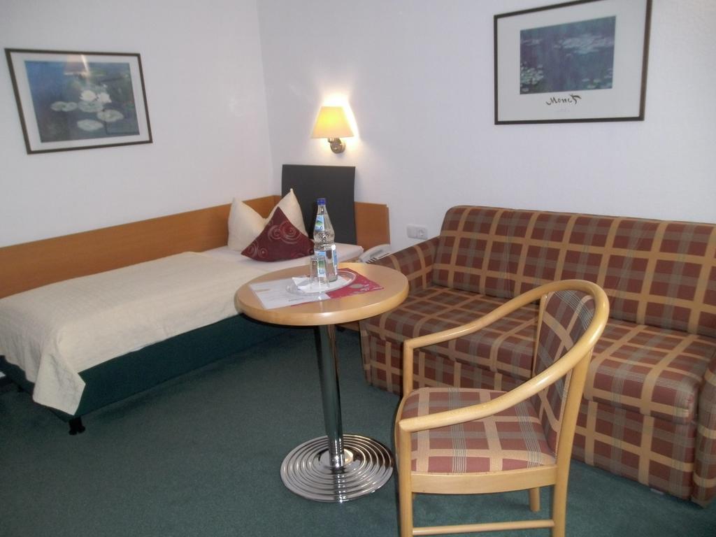 Hotel Am Wald -Garni- 엘제스버그 외부 사진