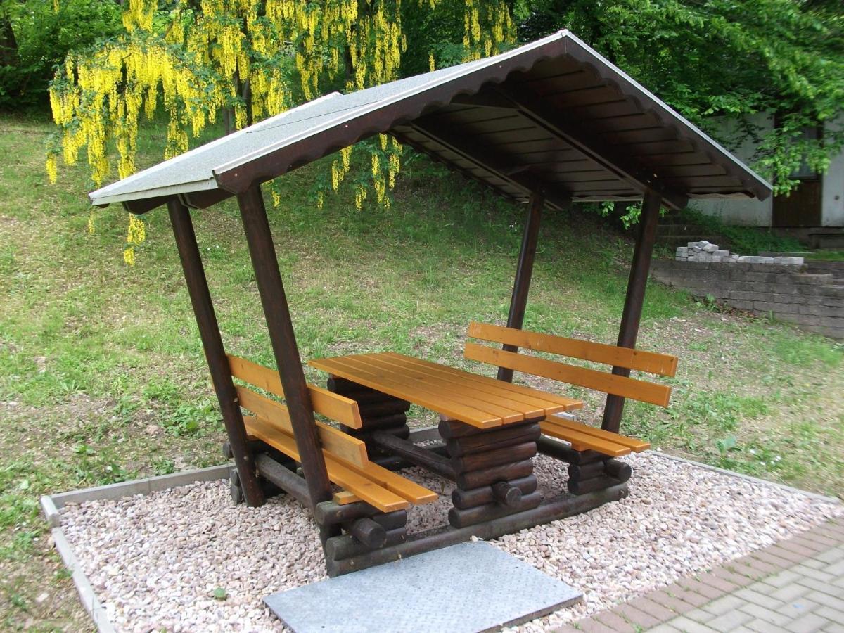 Hotel Am Wald -Garni- 엘제스버그 외부 사진